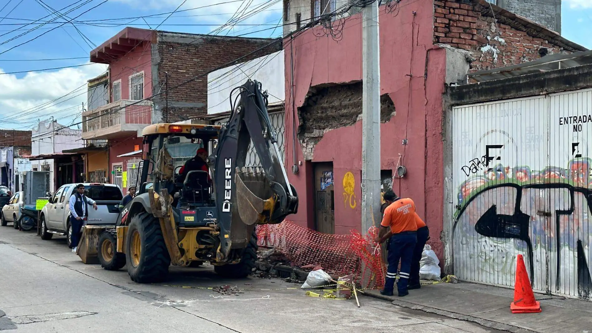 Se derrumba vivienda antigua en Irapuato (2)